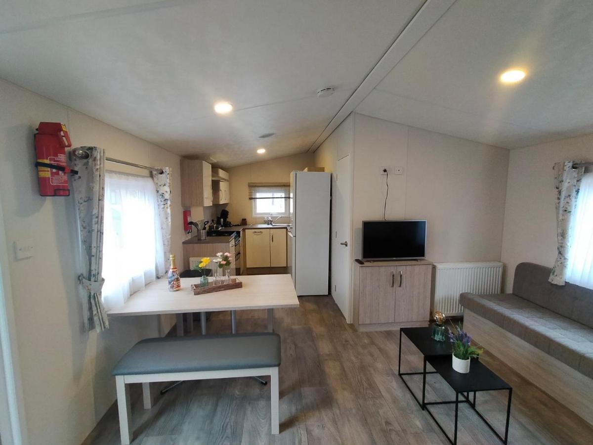 Bj Chalets - De Rug 1 - Vakantiepark Lauwersoog - Luxe Chalet Met Vaatwasser! Vroege Incheck! 외부 사진